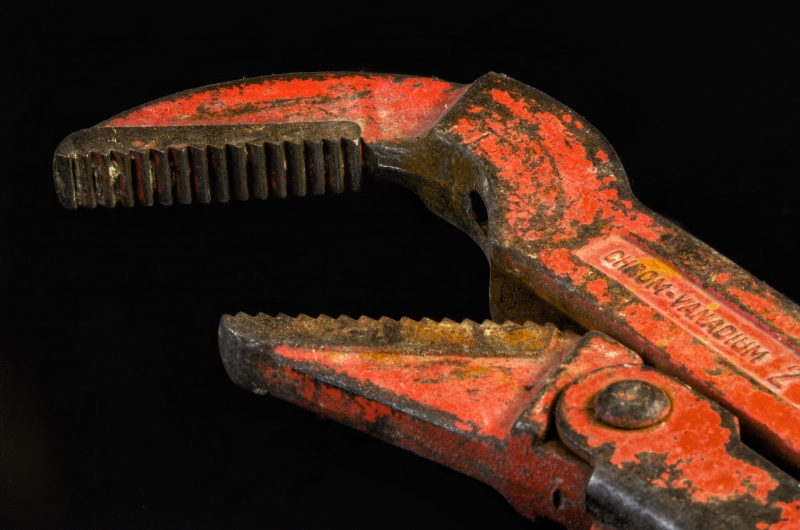 plombier-BEZAUDUN LES ALPES-min_pipe-wrench-318084